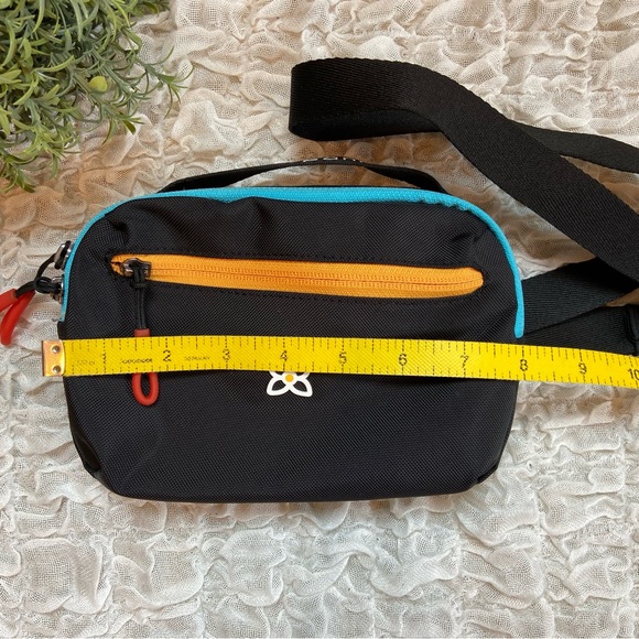 Sherpani Hip Pack Travel Fanny Waist Bum Bag Crossbody Purse Black - Picture 5 of 6